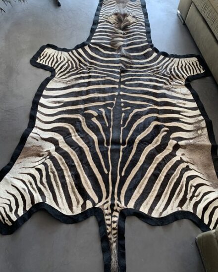 beautiful-zebra-skin-finished-with-thick-felt-2928639-en-max