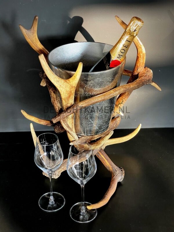 Champagne cooler made of antlers