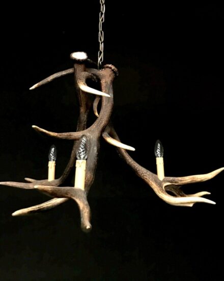 antler-lamp-made-of-3-antlers-1864615-en-max-1