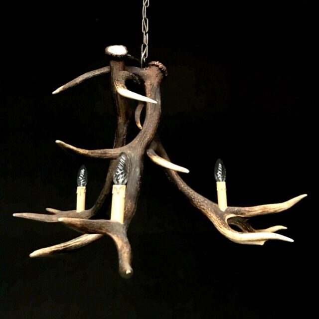 antler-lamp-made-of-3-antlers-1864615-en-max-1