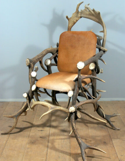 chair-made-from-deer-antlers-374952-en-max