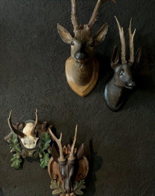 de-221-unique-set-of-4-antique-wooden-and-plaster-deer-heads-1984942-en-max