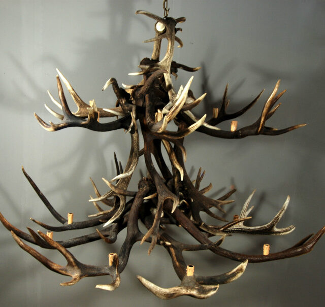 hugh-lamp-made-of-antlers-antler-lamp-374870-en-max