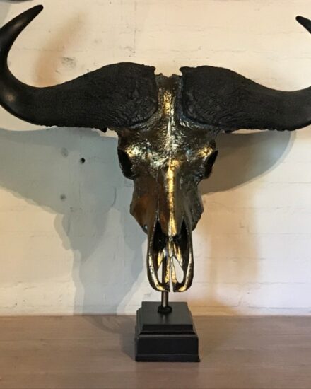 real-metalized-skull-of-a-cape-buffalo-1043925-en-max