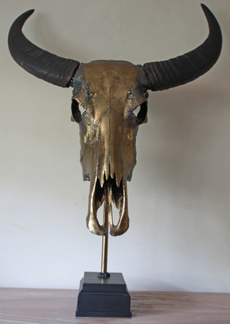 Bijzondere hoogwaardige gemetalliseerde schedel van een waterbuffel