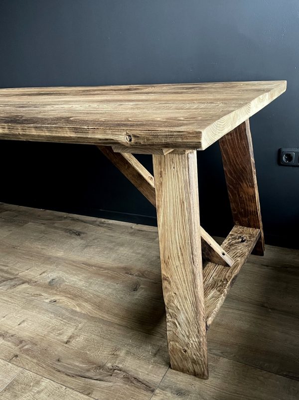 Handgemaakte tafel van 200 jaar kastanje hout