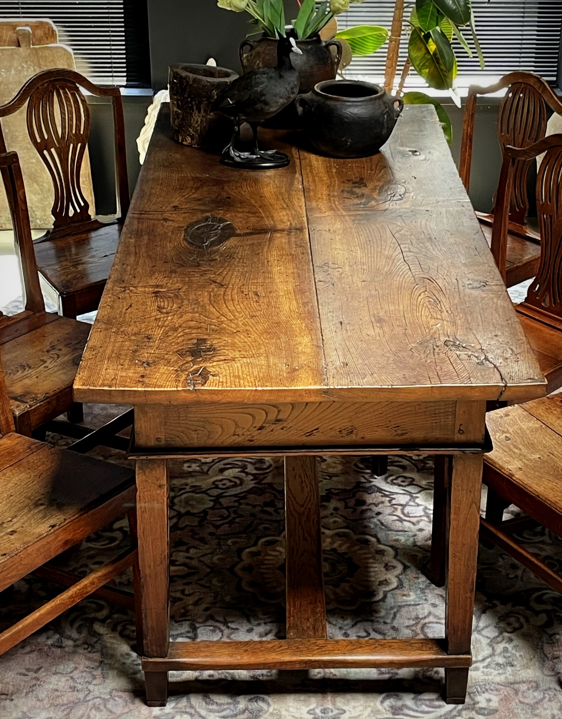 Scully park Hymne Antieke tafel met 6 stoelen - BEAST Interiors