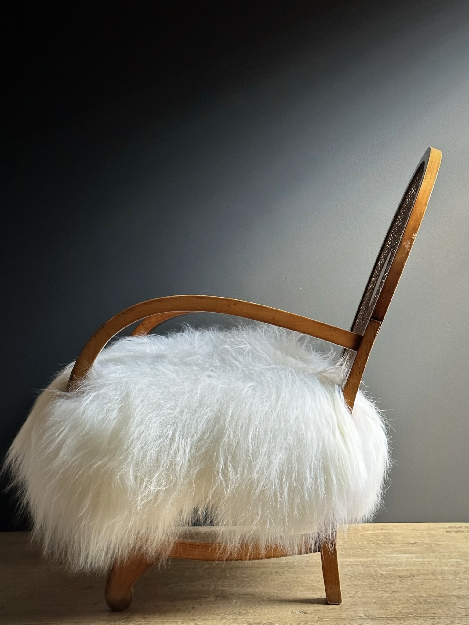 cijfer Sociale wetenschappen Maaltijd Set of beautiful armchairs with Icelandic sheepskin. - BEAST Interiors
