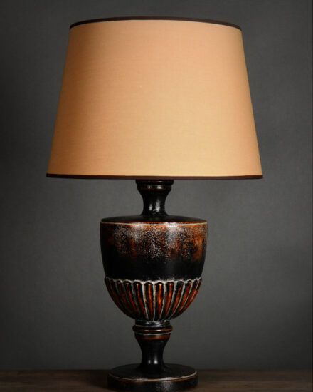 brown-sculted-vase-lamp