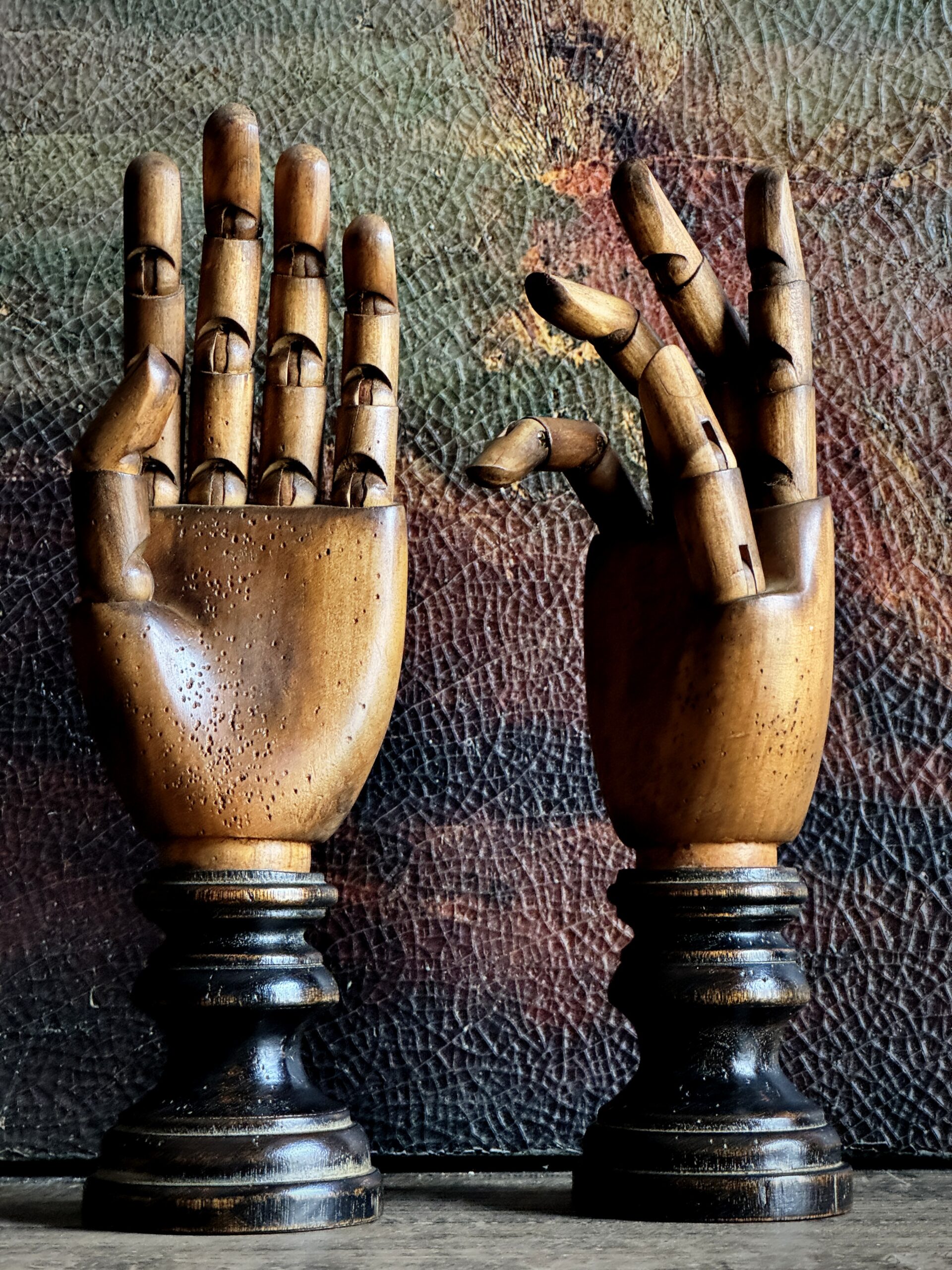 Paar houten handen