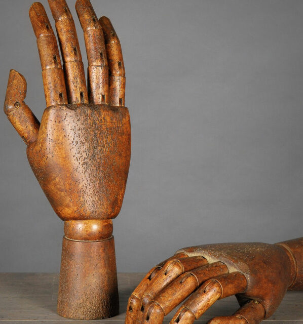 articulated-wood-hand-set-of-2