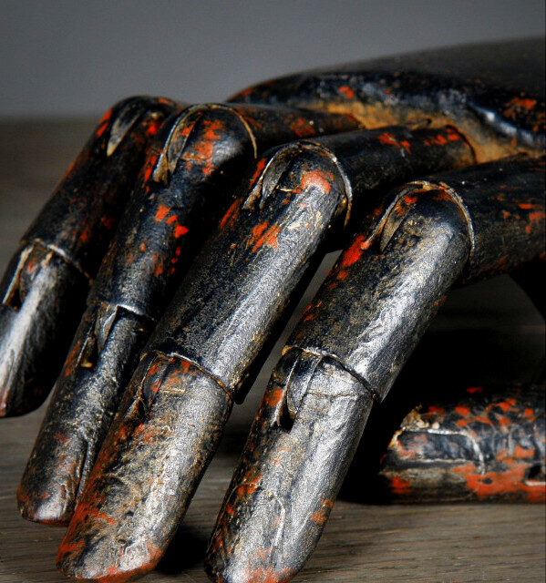 black-articulated-wood-hand (2)