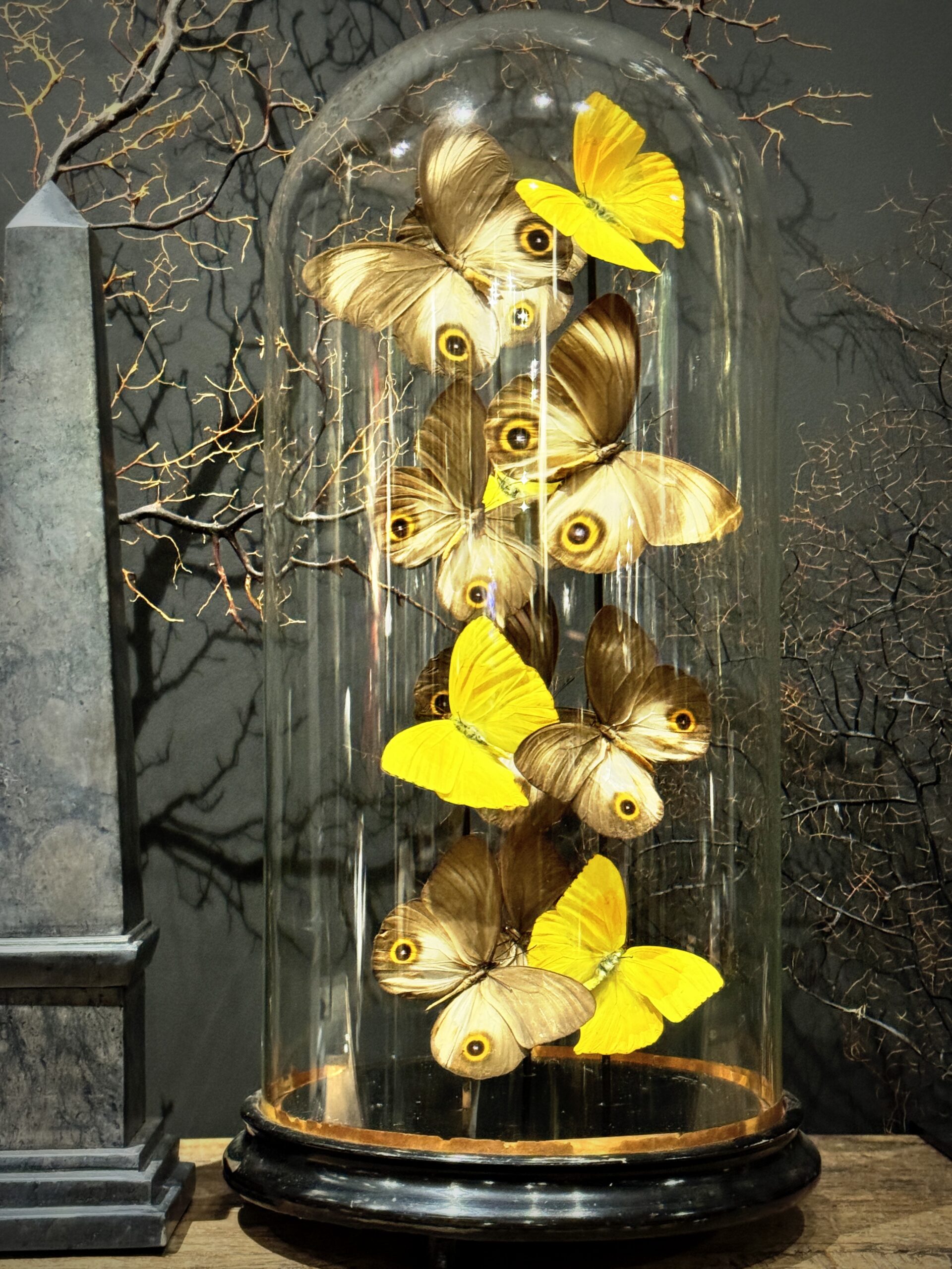 Stolp met bruin - gele vlinders