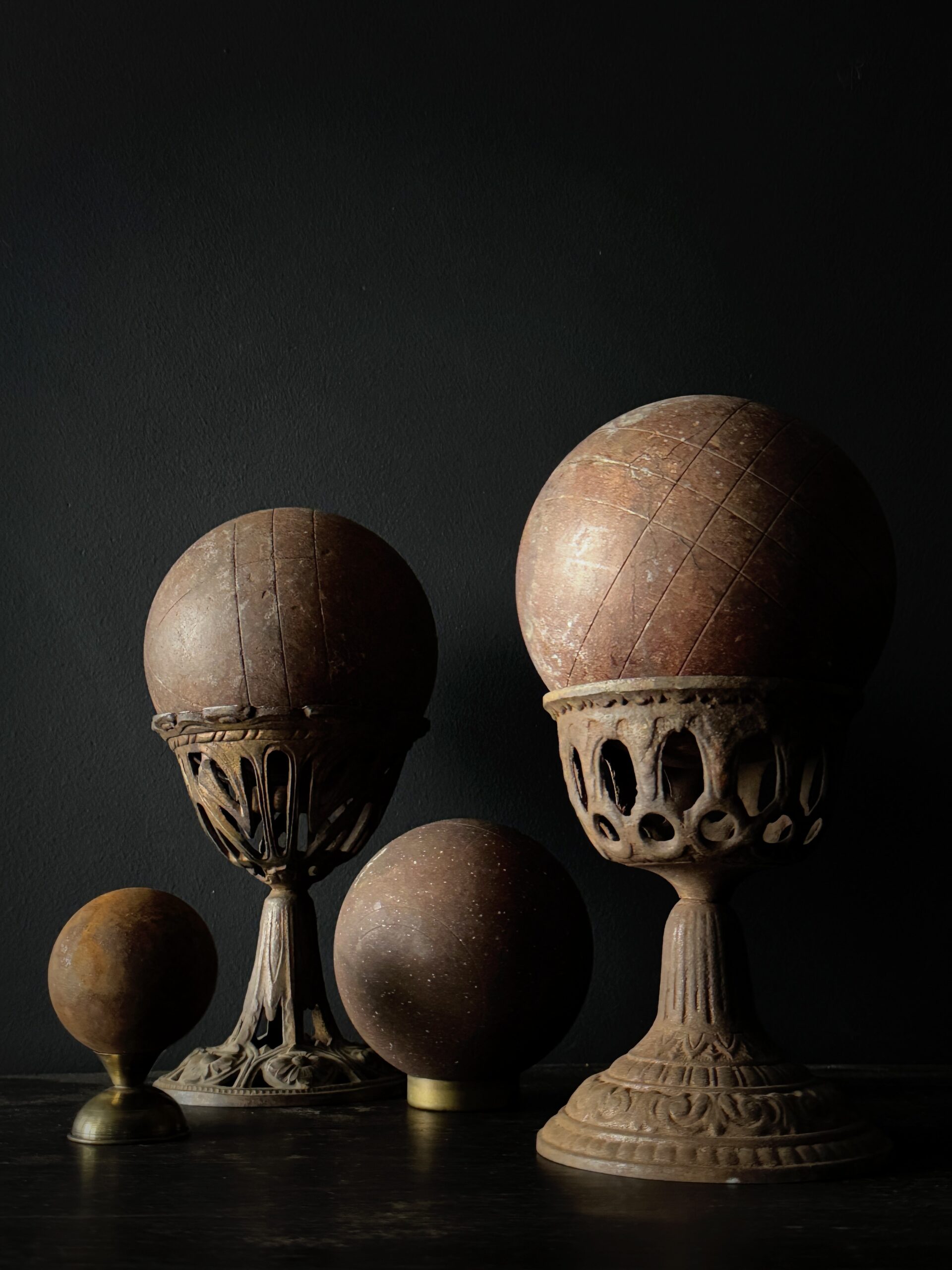 Set of decorative balls